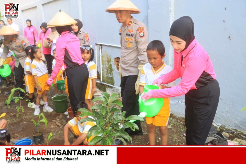 Gerakan Indonesia ASRI : Polres Probolinggo Gelar Aksi Penghijauan Pulihkan Lahan Kritis