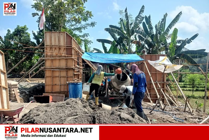 Semangat Gotong Royong Menggema, Pengecoran Tiang Angkur Jembatan Gantung Garuda di Bolo Kian Dikebut