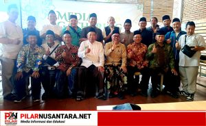 Pengurus MUI Kota Probolinggo di sesi foto bersama wartawan