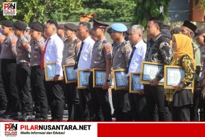 Polres Probolinggo Gelar Upacara Penghargaan Personel Berprestasi dan Pemenang Lomba Satkamling 2026