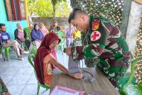 Satgas Pamtas RI–Malaysia Yonarmed 19/Bogani Gelar Pengobatan Gratis bagi Masyarakat Desa Tombolango