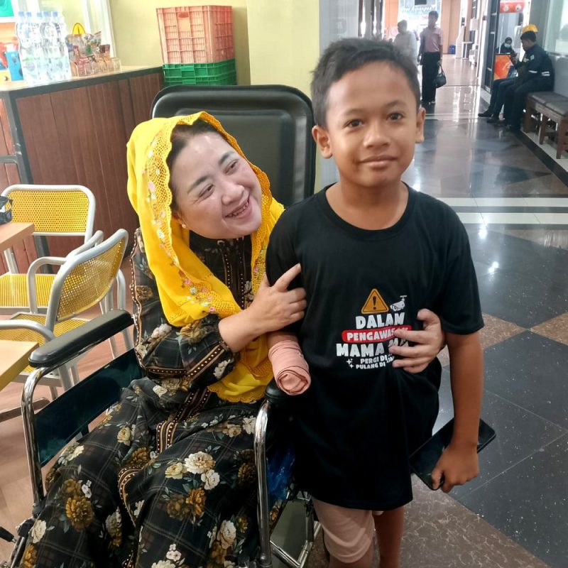 Wujud Nyata Kemanusiaan: Meski Kurang Sehat, Hj. Raden Ayu Sri Setyo Pertiwi Tanggung Biaya Pengobatan Korban Petasan di Sidoarjo
