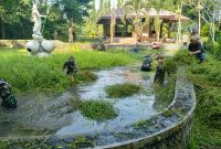 Babinsa Ngadirejo Bersama Warga Gelar Kerja Bakti di Wisata Rohani Goa Maria Sendang Rejo