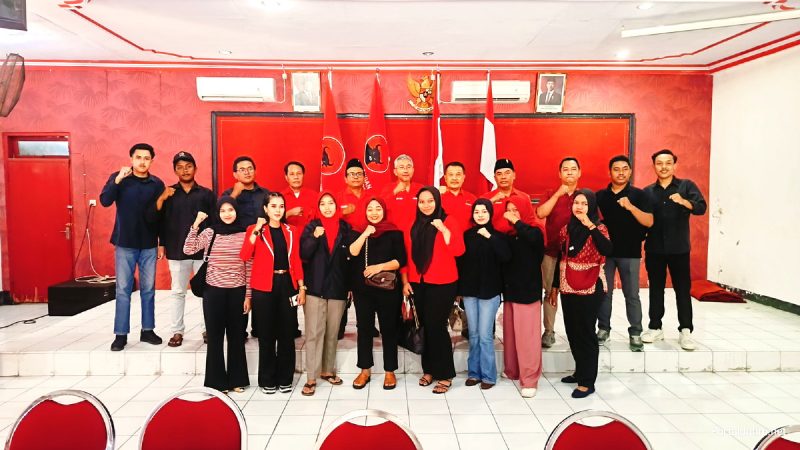 Resmi Bergabung, Puluhan Kader Muda (Gen-Z) Terima KTA PDI Perjuangan Kota Probolinggo