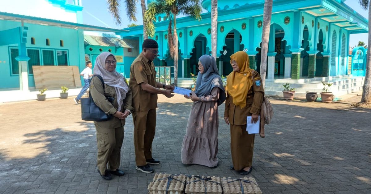 Diperta Kabupaten Probolinggo Salurkan 2.400 Butir Telur Bagi Santri Pondok Pesantren dan Masyarakat Kurang Mampu