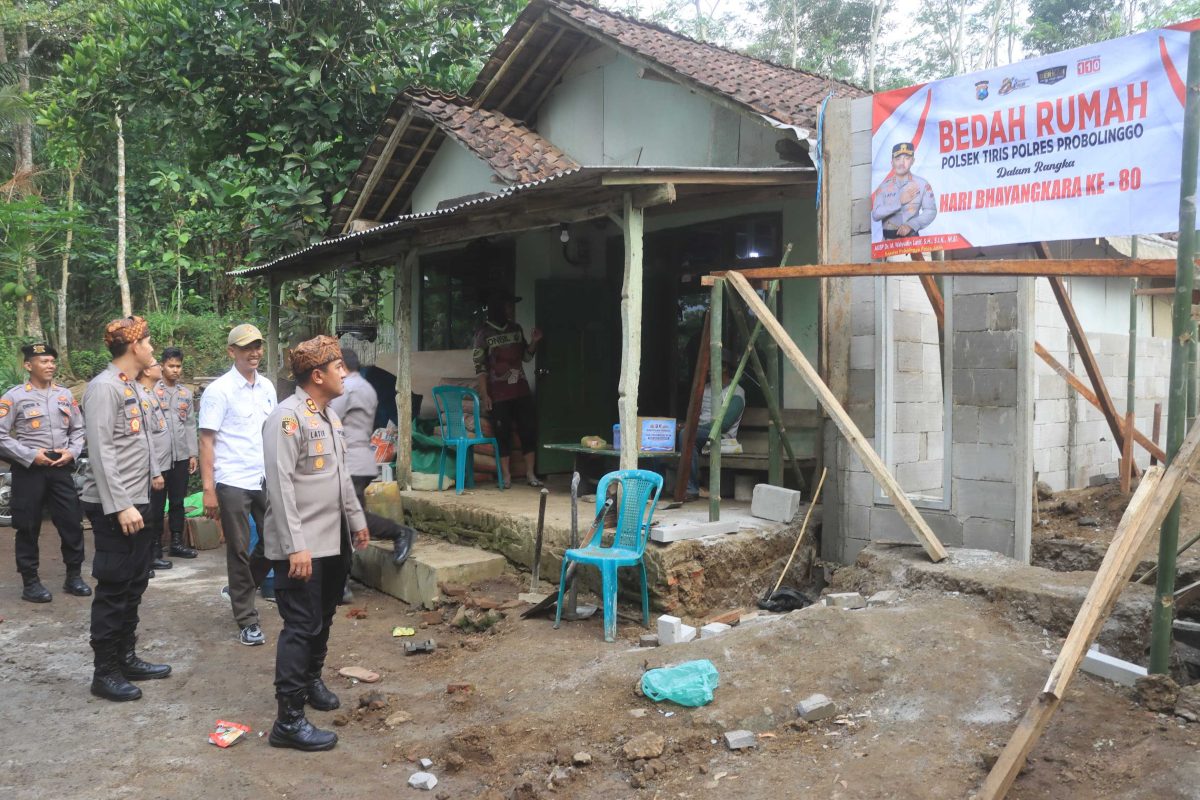 Hari Bhayangkara ke-80: Polres Probolinggo Hadir untuk Masyarakat Lewat Bakti Sosial dan Bedah Rumah
