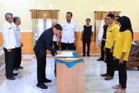 Sekda Kota Probolinggo Budiono Wirawan Serahkan Banpol 2026, Perkuat Peran Partai Politik Dalam Pendidikan Demokrasi