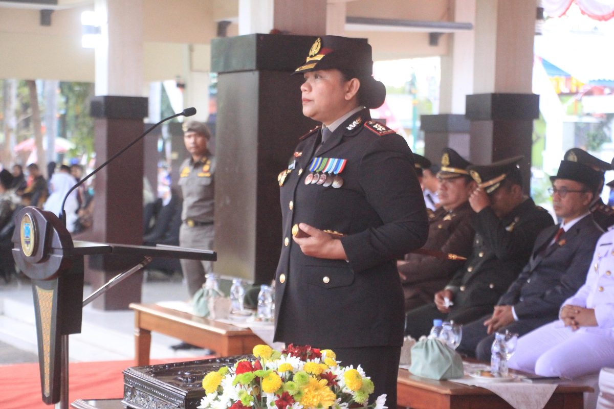 Kapolres Probolinggo Pimpin Upacara Penurunan Bendera HUT ke-81 Kemerdekaan RI