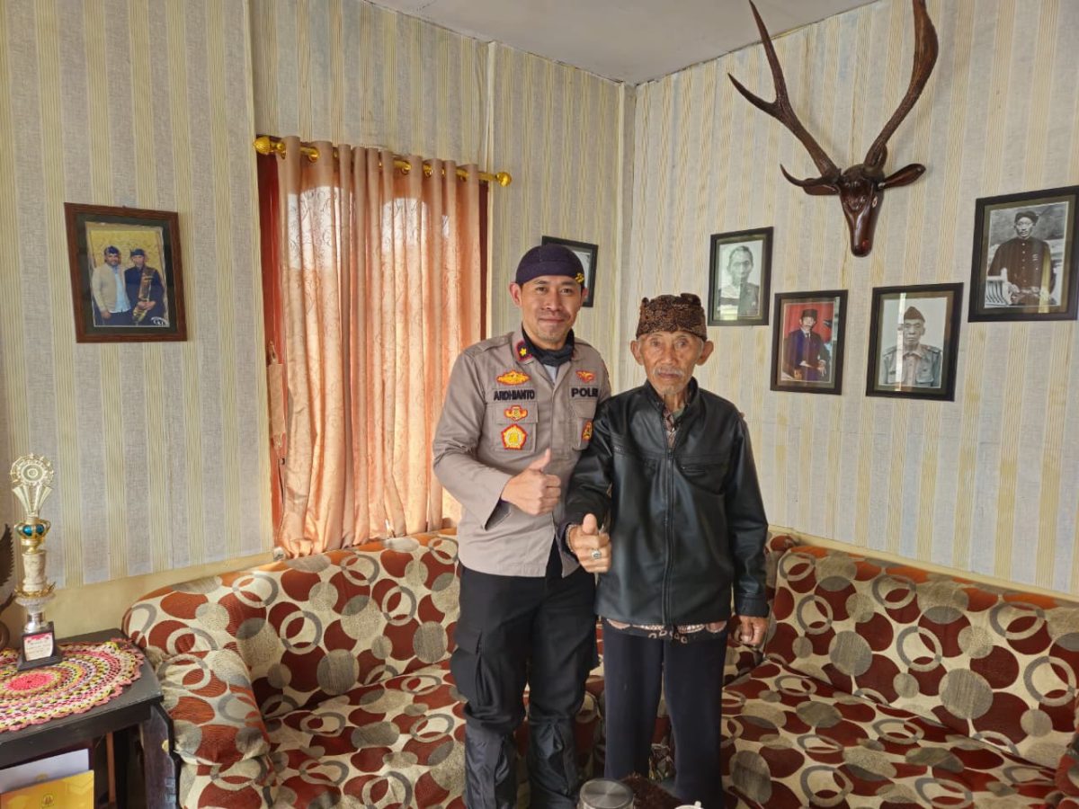 Wakapolres Probolinggo Sampaikan Pesan Kamtibmas ke Sesepuh Tengger di Bromo